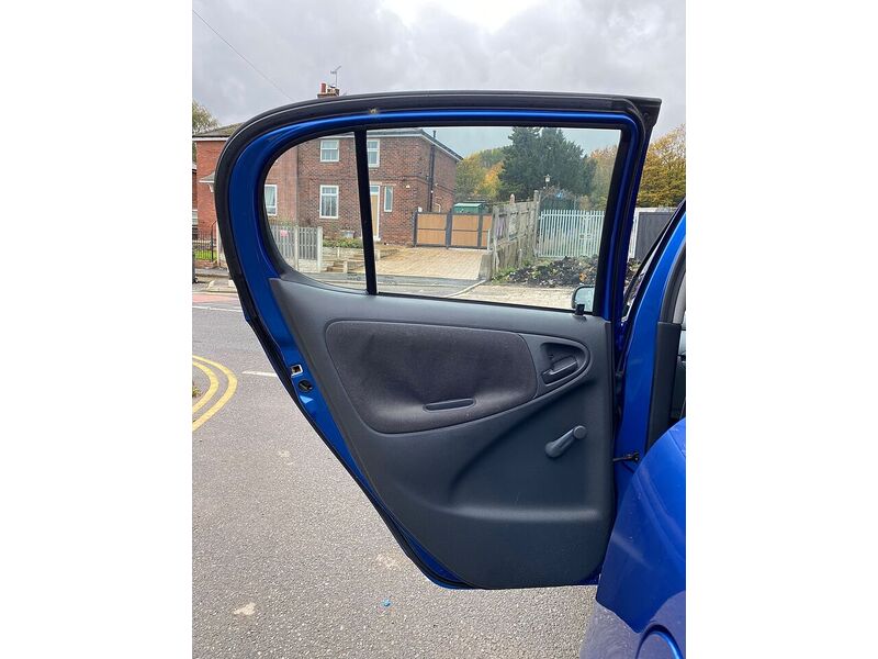 Used Toyota Yaris 2002 for sale - 76707327: Photo 26