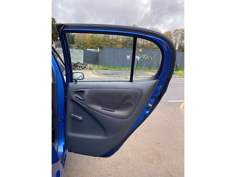 Used Toyota Yaris 2002 for sale - 76707327: Photo 29