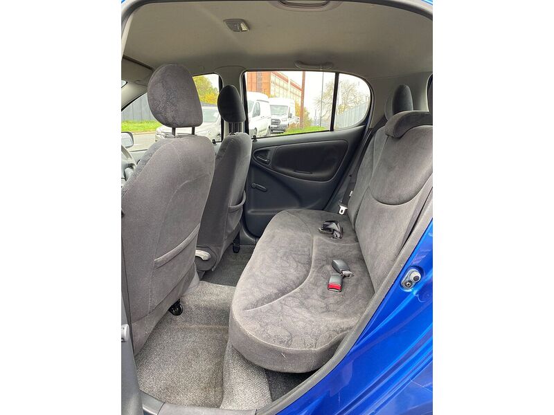 Used Toyota Yaris 2002 for sale - 76707327: Photo 32