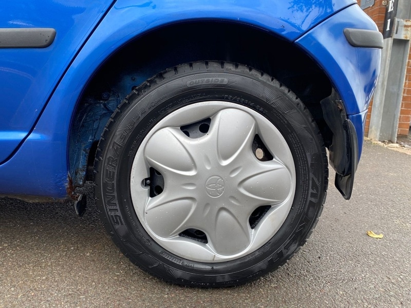 Used Toyota Yaris 2002 for sale - 76707327: Photo 40