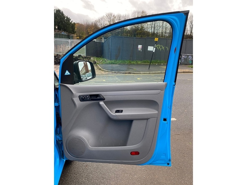 Used Volkswagen Caddy Maxi 2010 for sale - 76707324: Photo 24