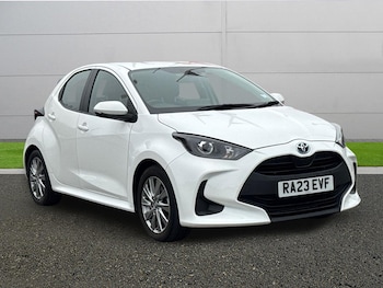 Used Toyota Yaris 2023 for sale - 77786103: Photo