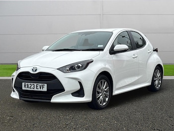 Used Toyota Yaris 2023 for sale - 77786103: Photo
