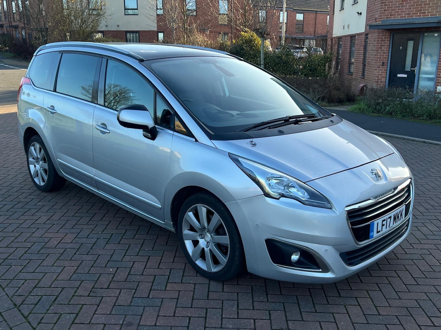 Used Peugeot 5008 2017 for sale - 77057683: Photo 5