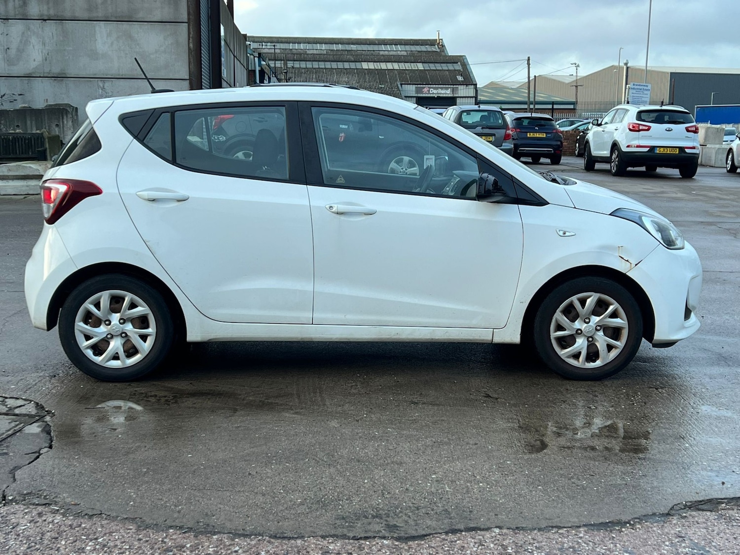 Used Hyundai i10 2017 for sale - 77017215: Photo 14