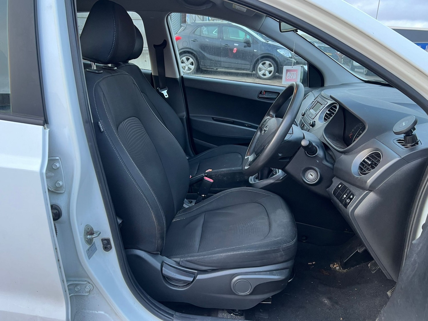 Used Hyundai i10 2017 for sale - 77017215: Photo 15