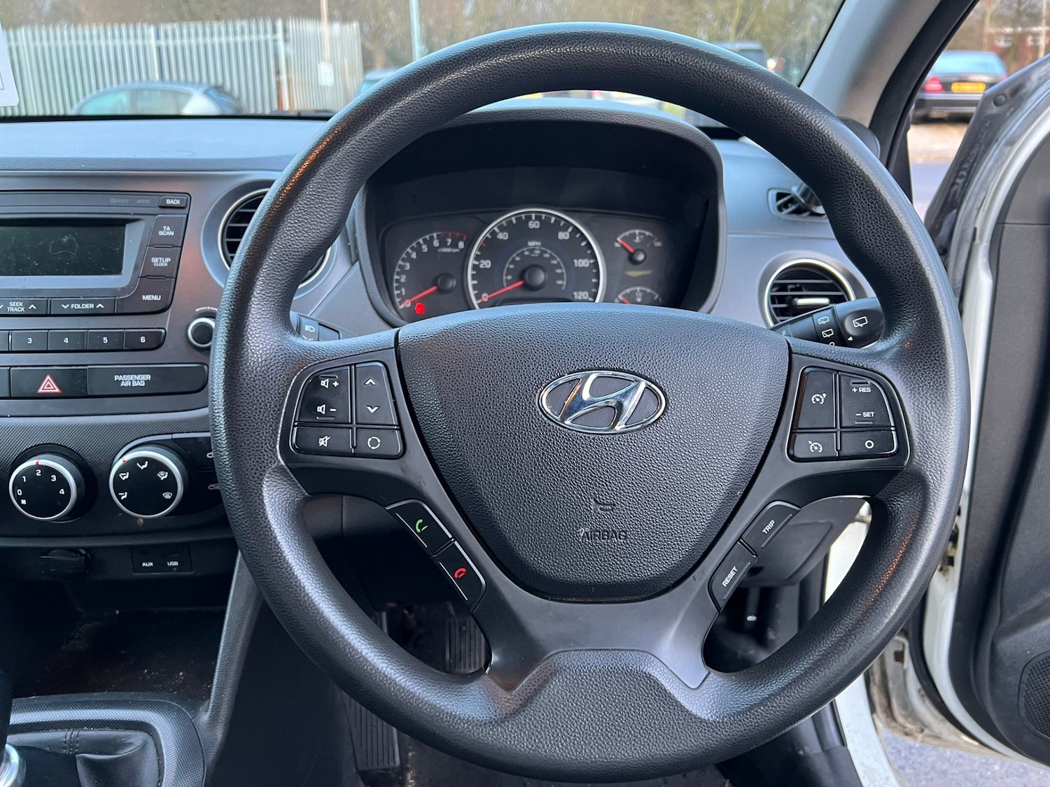 Used Hyundai i10 2017 for sale - 77017215: Photo 22