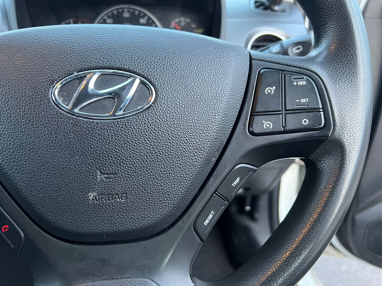 Used Hyundai i10 2017 for sale - 77017215: Photo 24