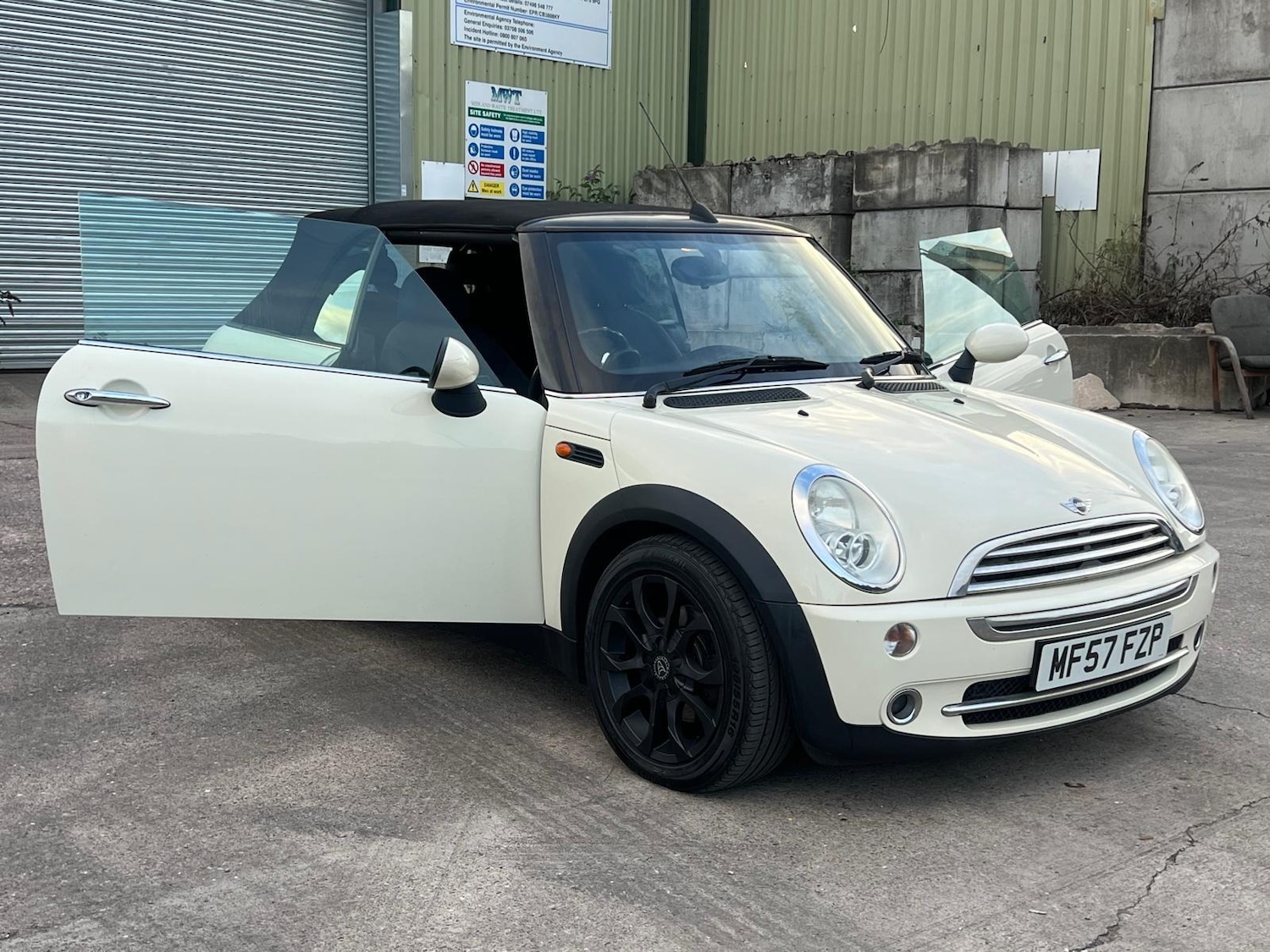 Used MINI Convertible 2007 for sale - 76168073: Photo 17