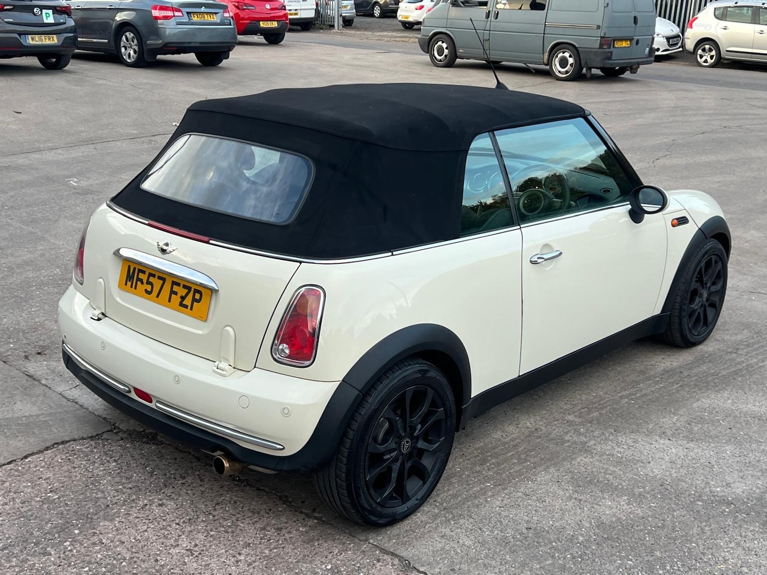 Used MINI Convertible 2007 for sale - 76168073: Photo 2