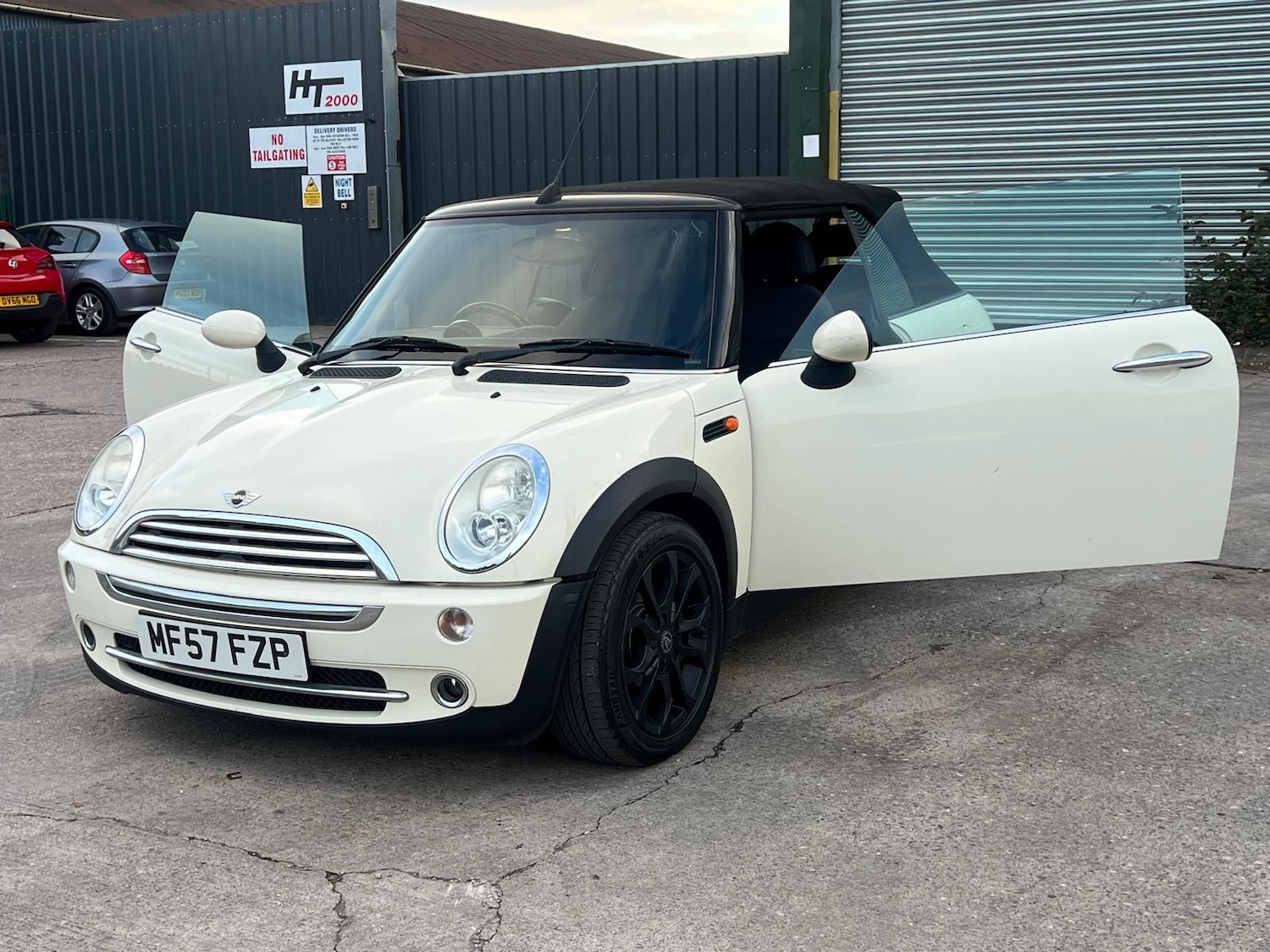 Used MINI Convertible 2007 for sale - 76168073: Photo 27