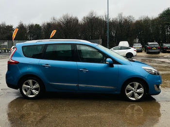 Used Renault Grand Scenic 2012 for sale - 77157465: Photo