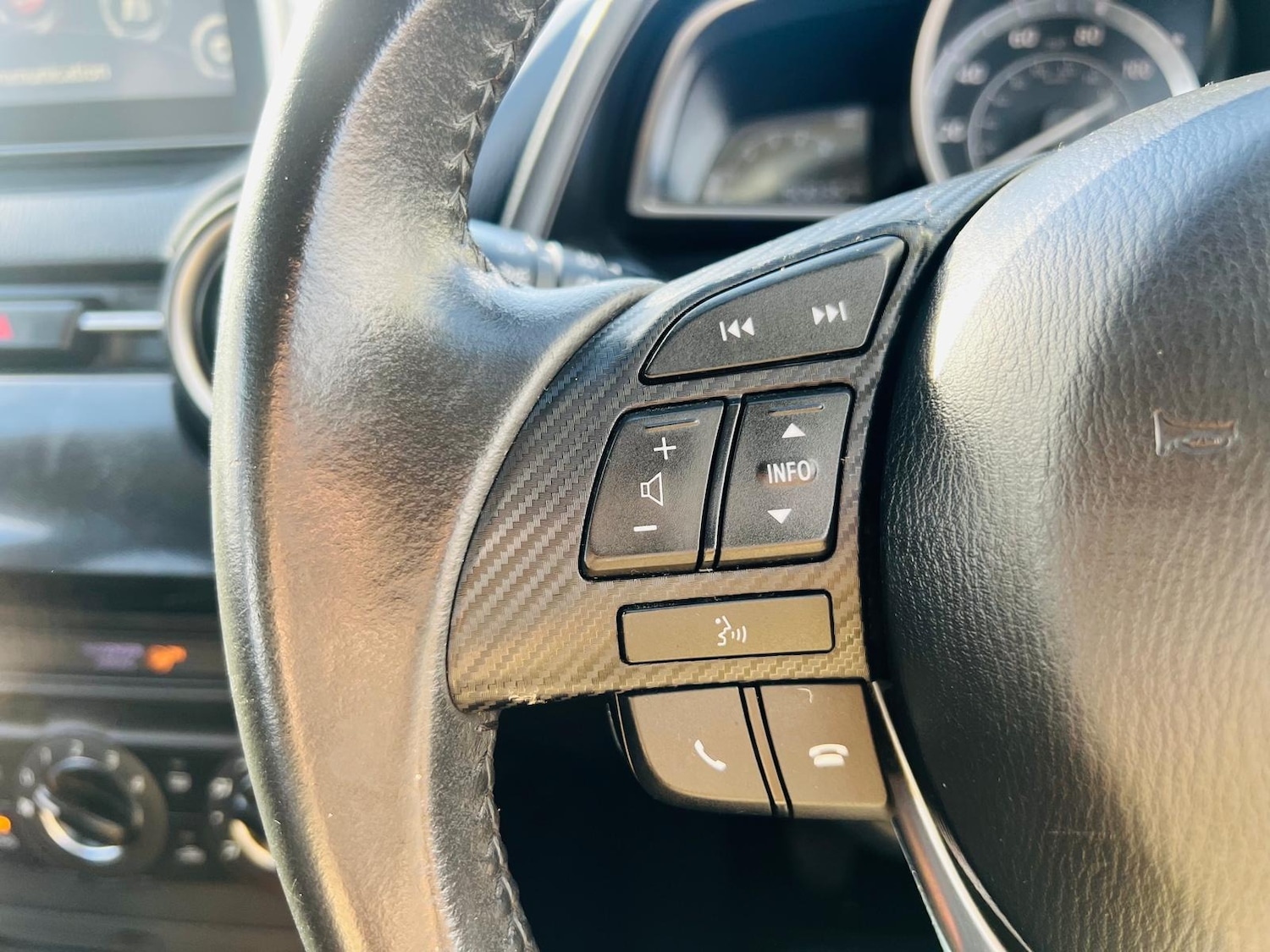 Used Mazda Mazda2 2016 for sale - 77613789: Photo 45