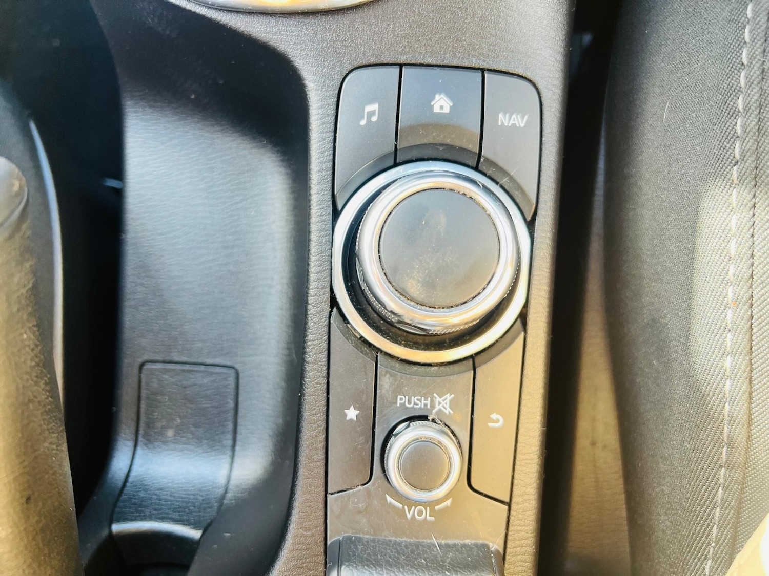 Used Mazda Mazda2 2016 for sale - 77613789: Photo 46