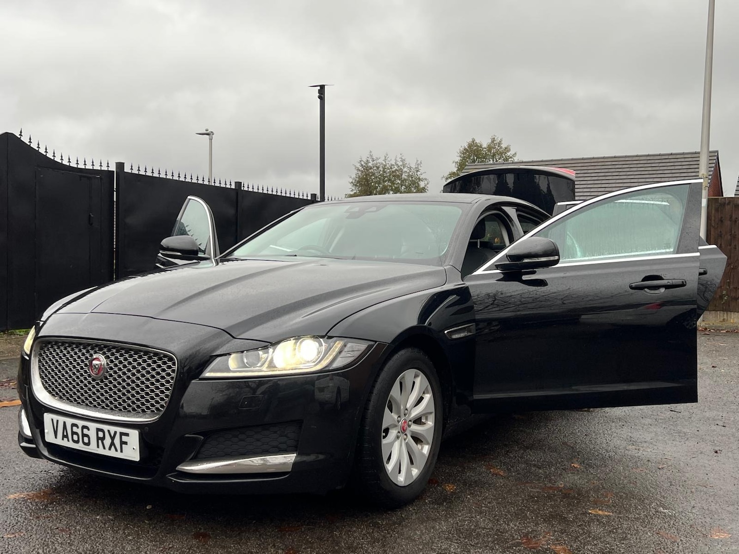 Used Jaguar XF 2017 for sale - 76528651: Photo 40
