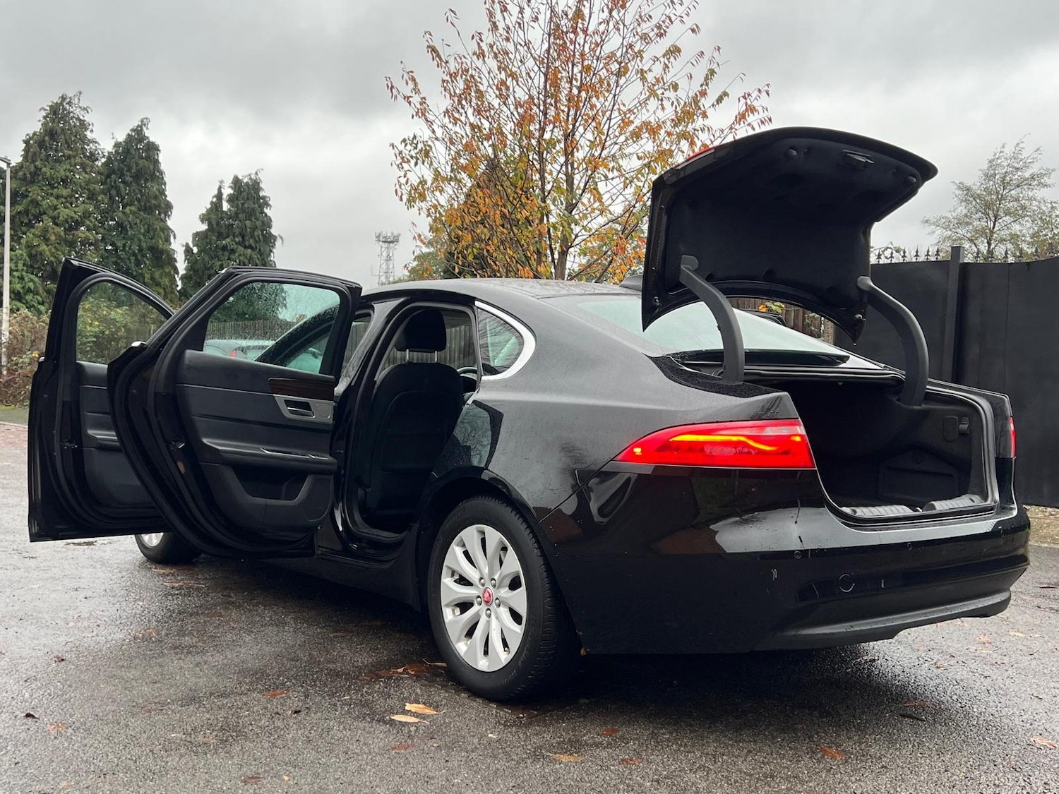 Used Jaguar XF 2017 for sale - 76528651: Photo 41