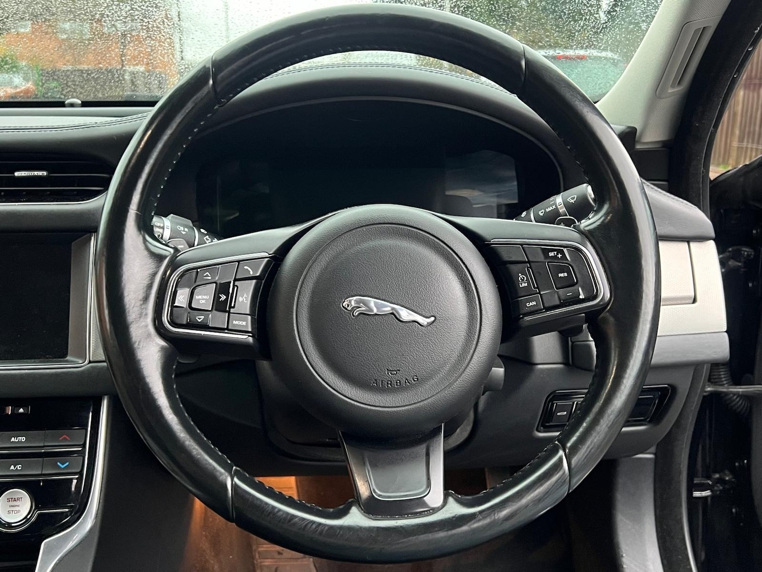 Used Jaguar XF 2017 for sale - 76528651: Photo 8