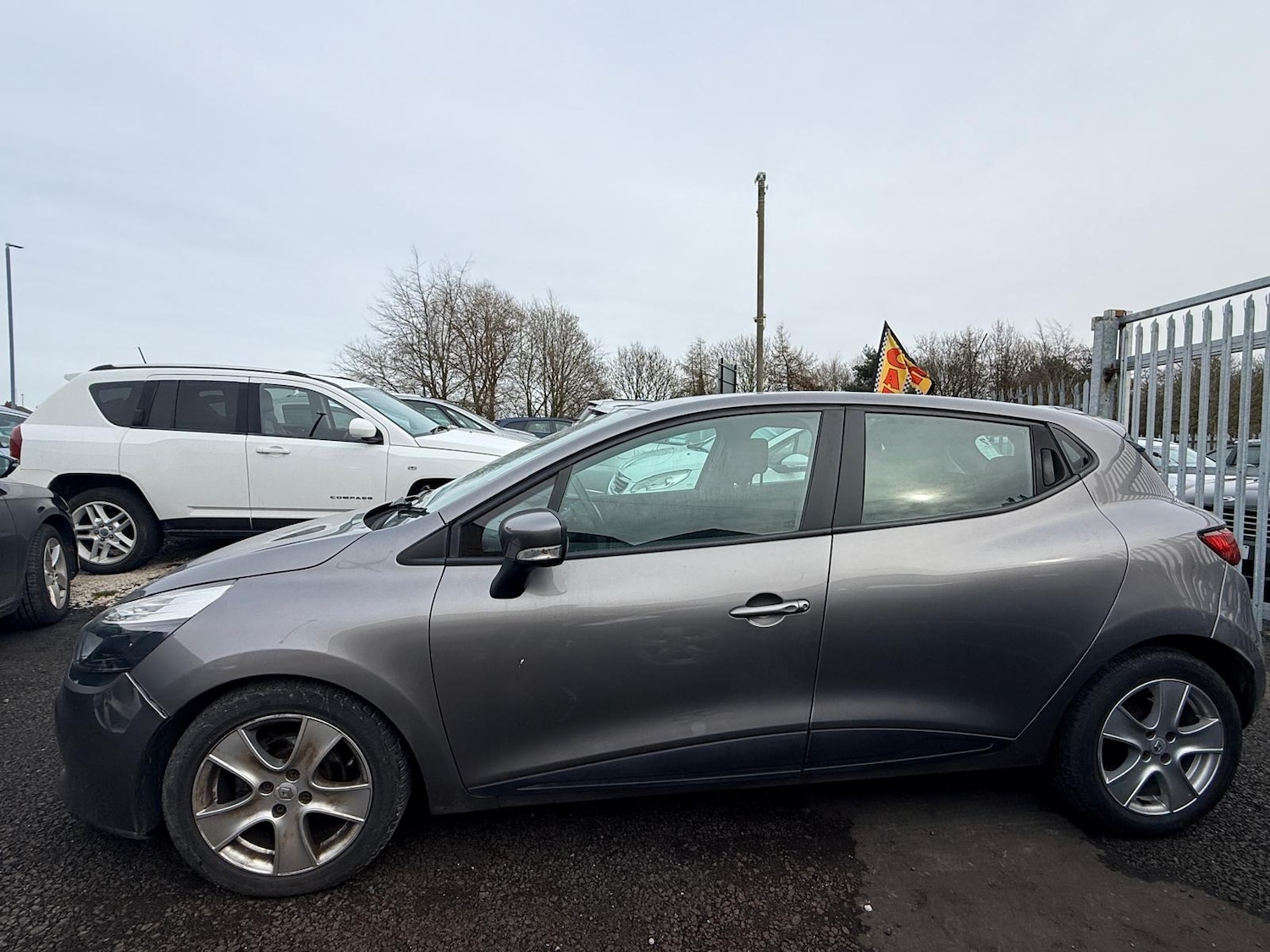 Used Renault Clio 2013 for sale - 77551520: Photo 2