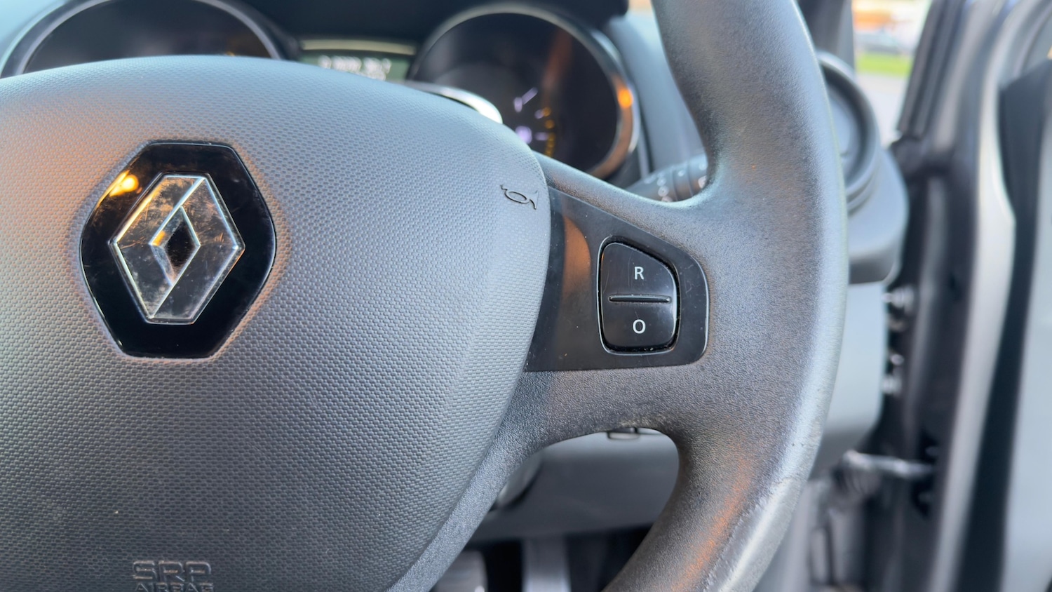 Used Renault Clio 2013 for sale - 77551520: Photo 40