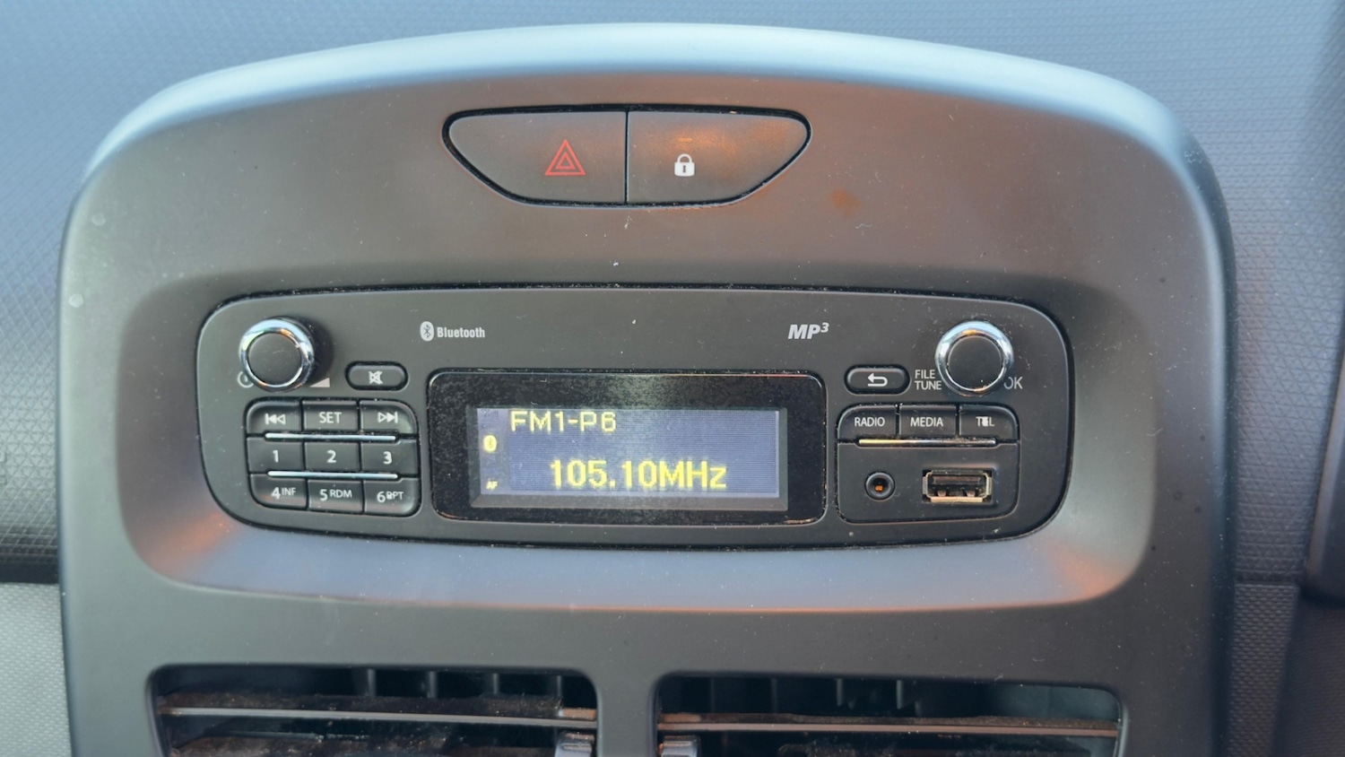 Used Renault Clio 2013 for sale - 77551520: Photo 41