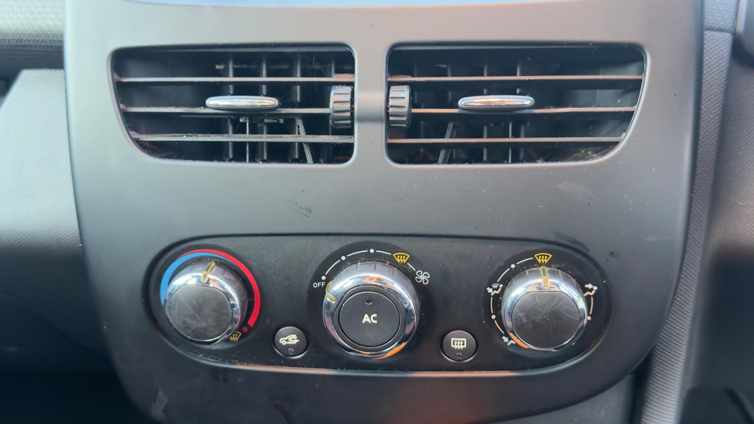 Used Renault Clio 2013 for sale - 77551520: Photo 42