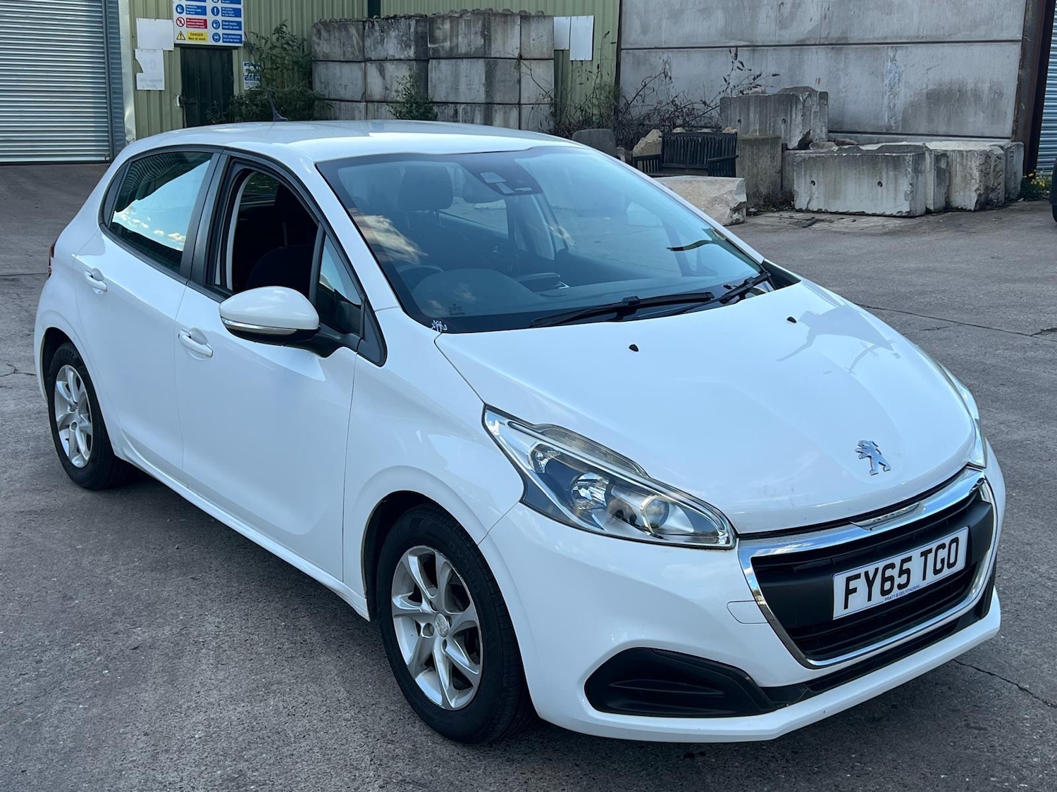 Used Peugeot 208 2015 for sale - 76171630: Photo 1
