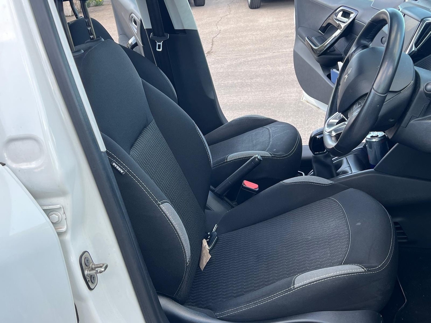 Used Peugeot 208 2015 for sale - 76171630: Photo 10