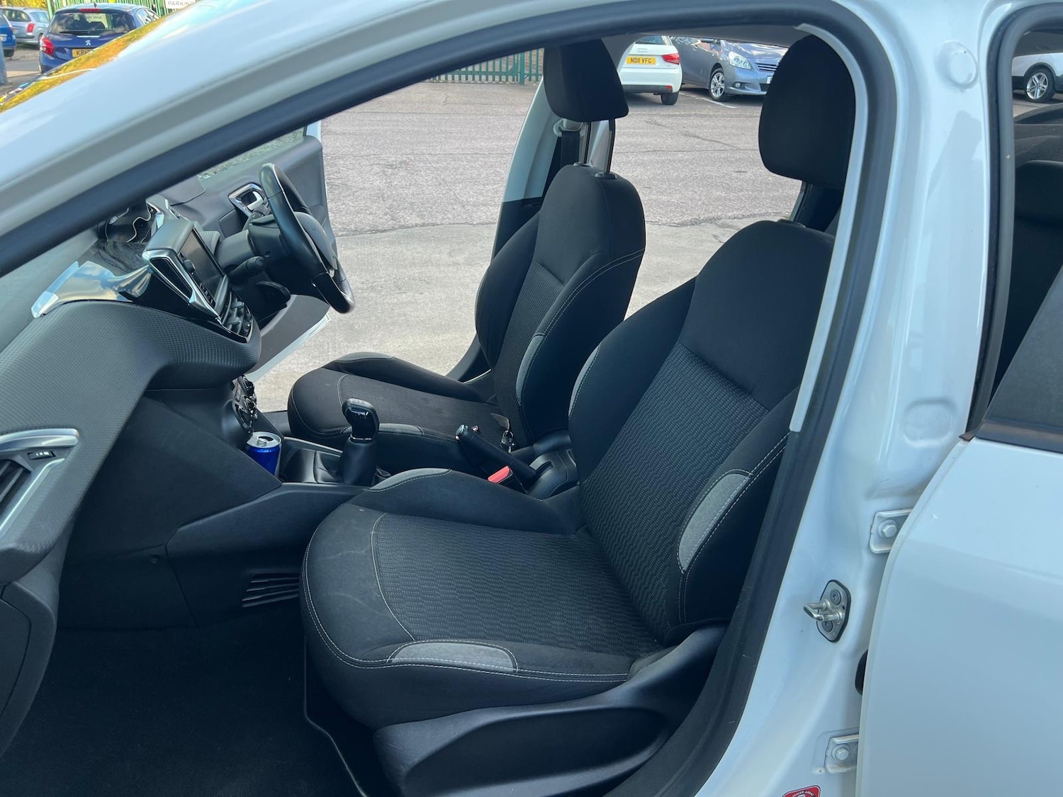 Used Peugeot 208 2015 for sale - 76171630: Photo 11