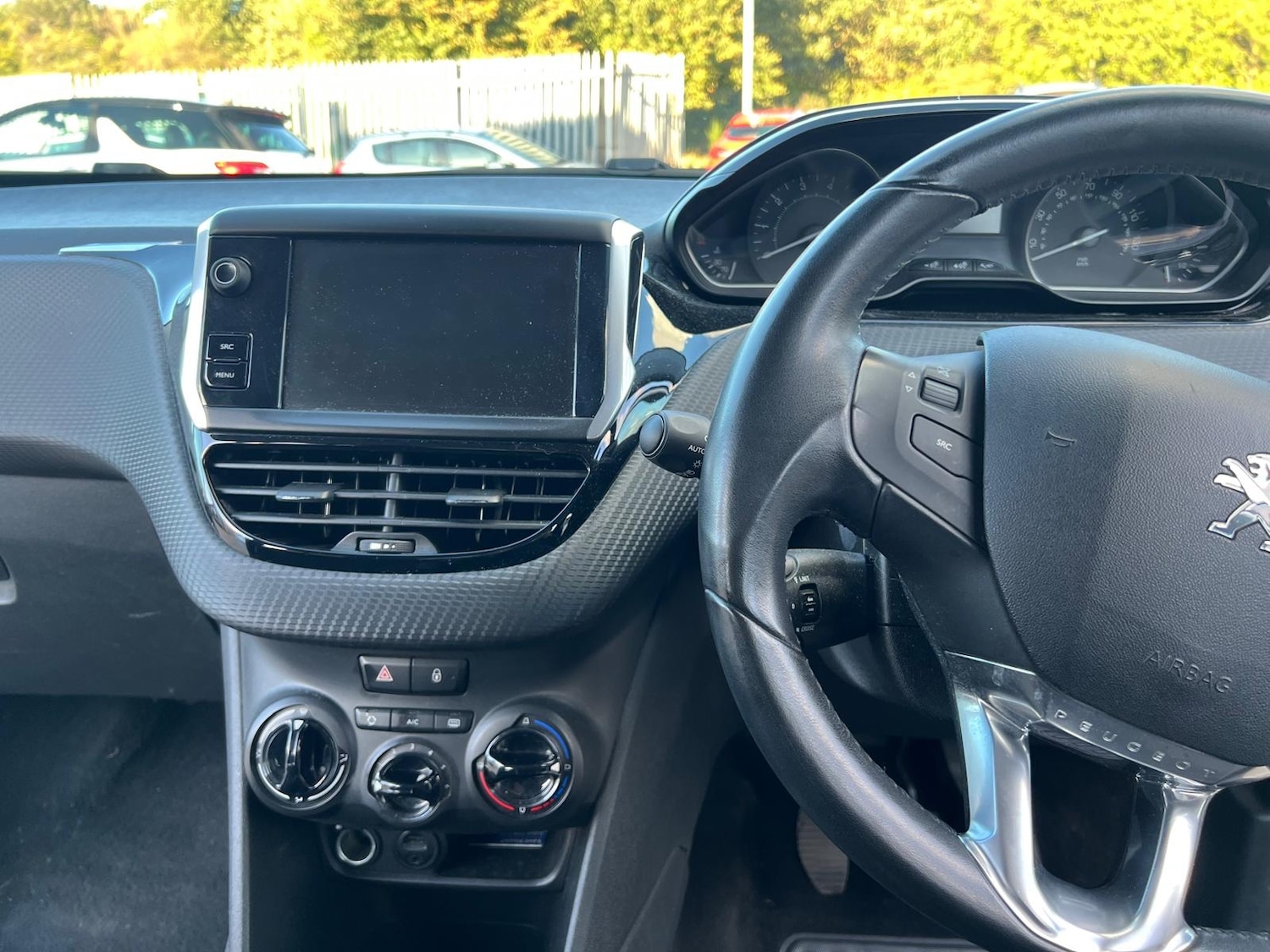 Used Peugeot 208 2015 for sale - 76171630: Photo 15