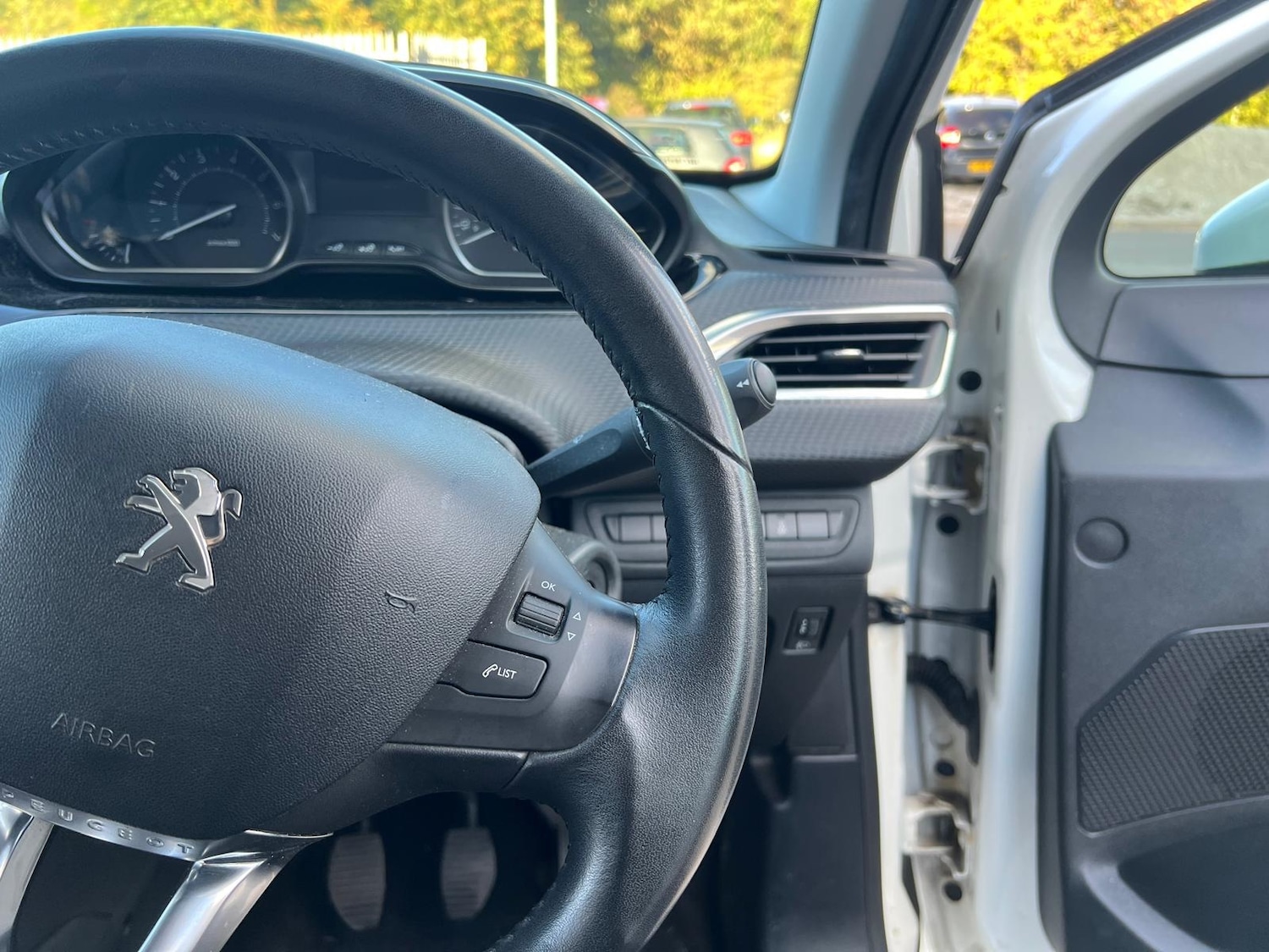 Used Peugeot 208 2015 for sale - 76171630: Photo 16