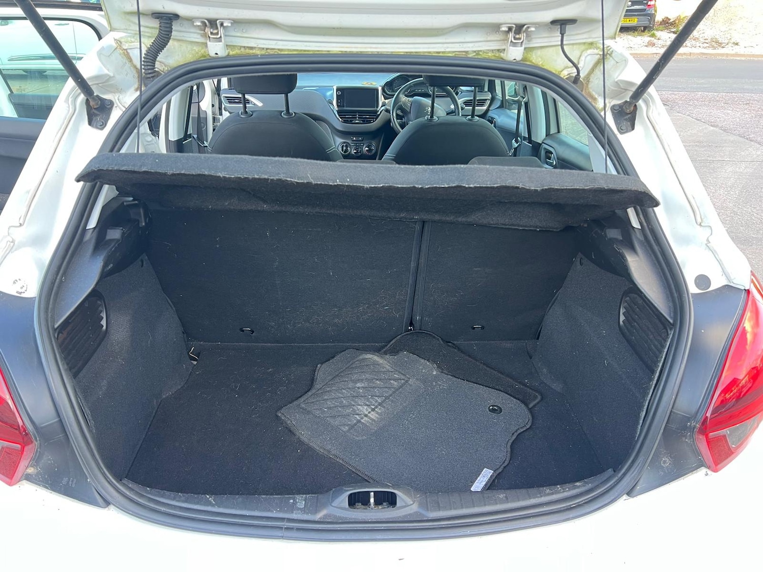 Used Peugeot 208 2015 for sale - 76171630: Photo 20