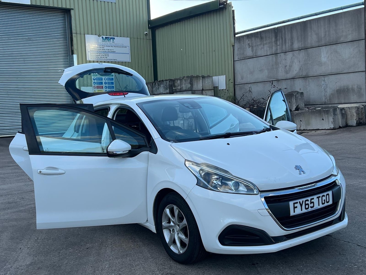 Used Peugeot 208 2015 for sale - 76171630: Photo 23