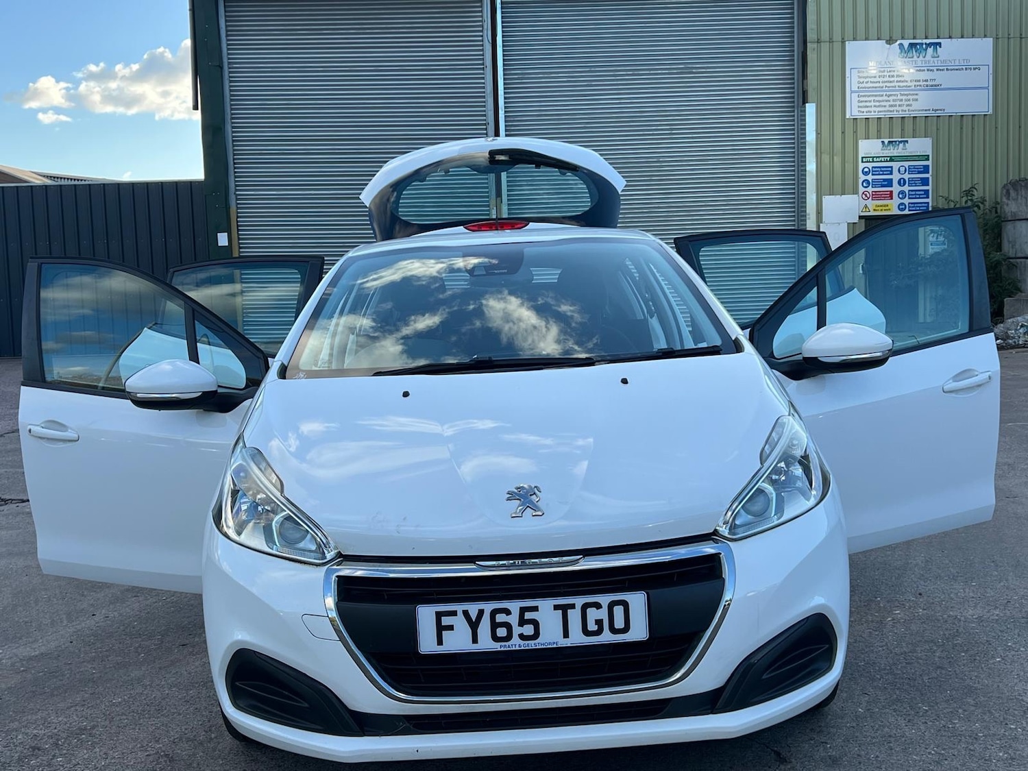 Used Peugeot 208 2015 for sale - 76171630: Photo 24