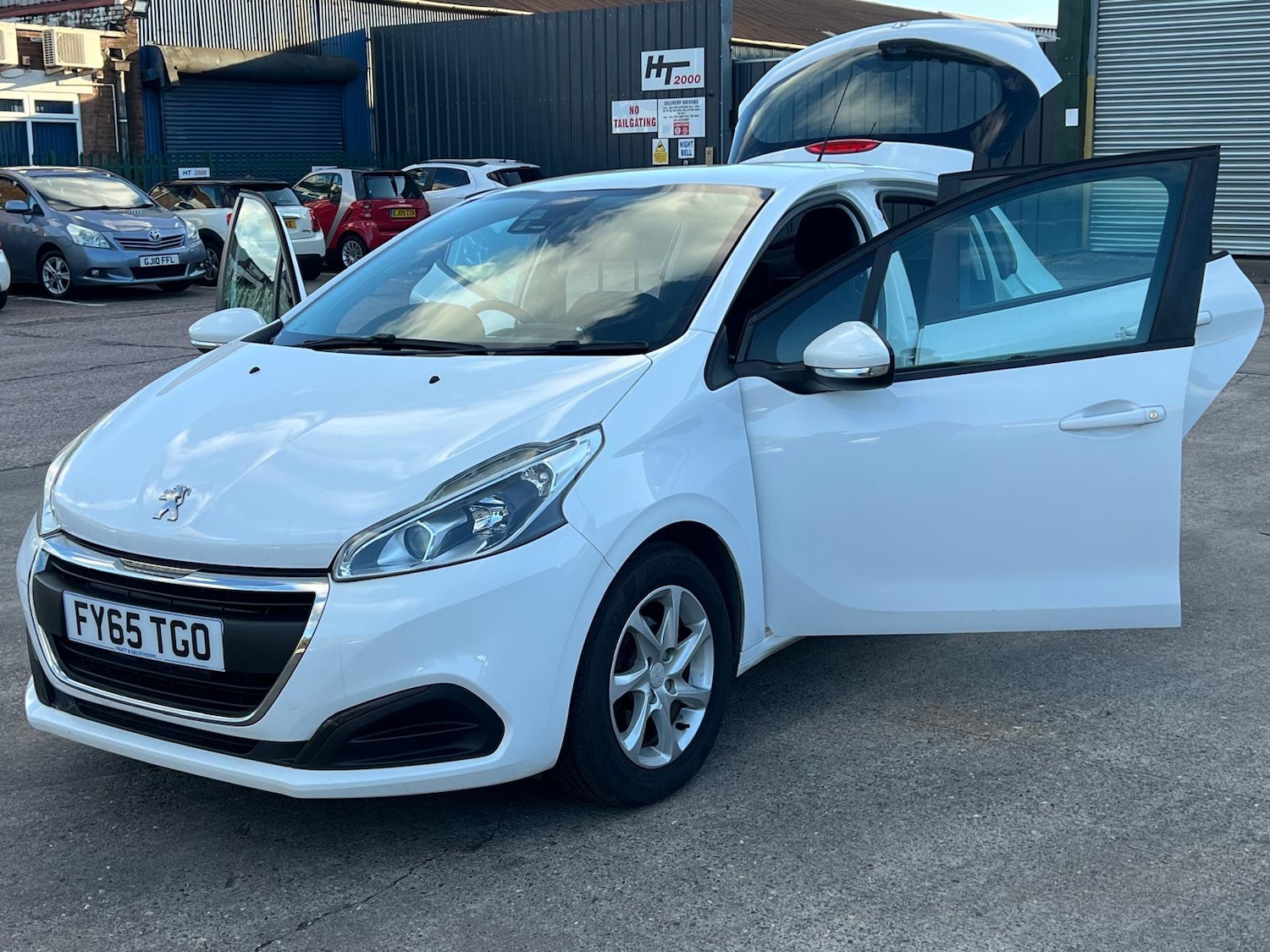 Used Peugeot 208 2015 for sale - 76171630: Photo 25