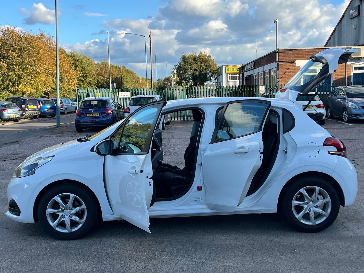 Used Peugeot 208 2015 for sale - 76171630: Photo 26