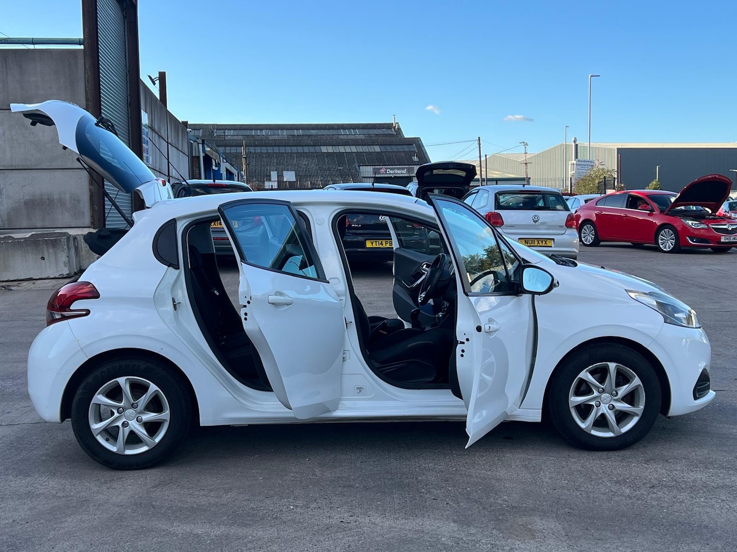 Used Peugeot 208 2015 for sale - 76171630: Photo 29
