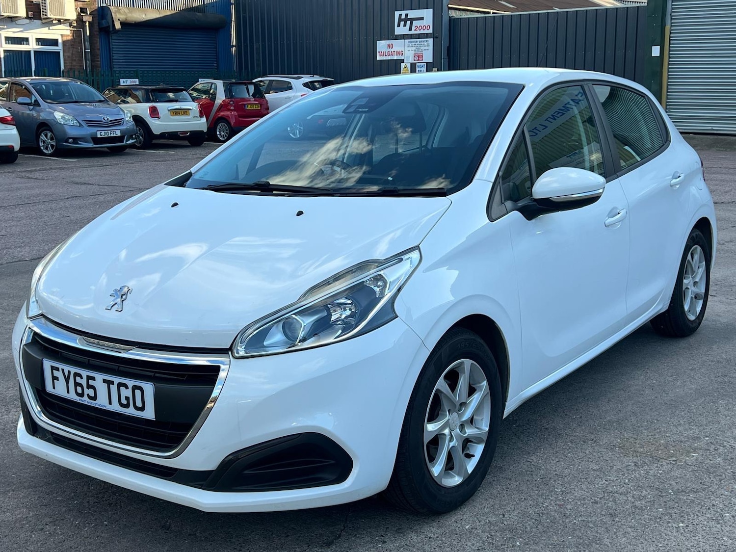 Used Peugeot 208 2015 for sale - 76171630: Photo 4