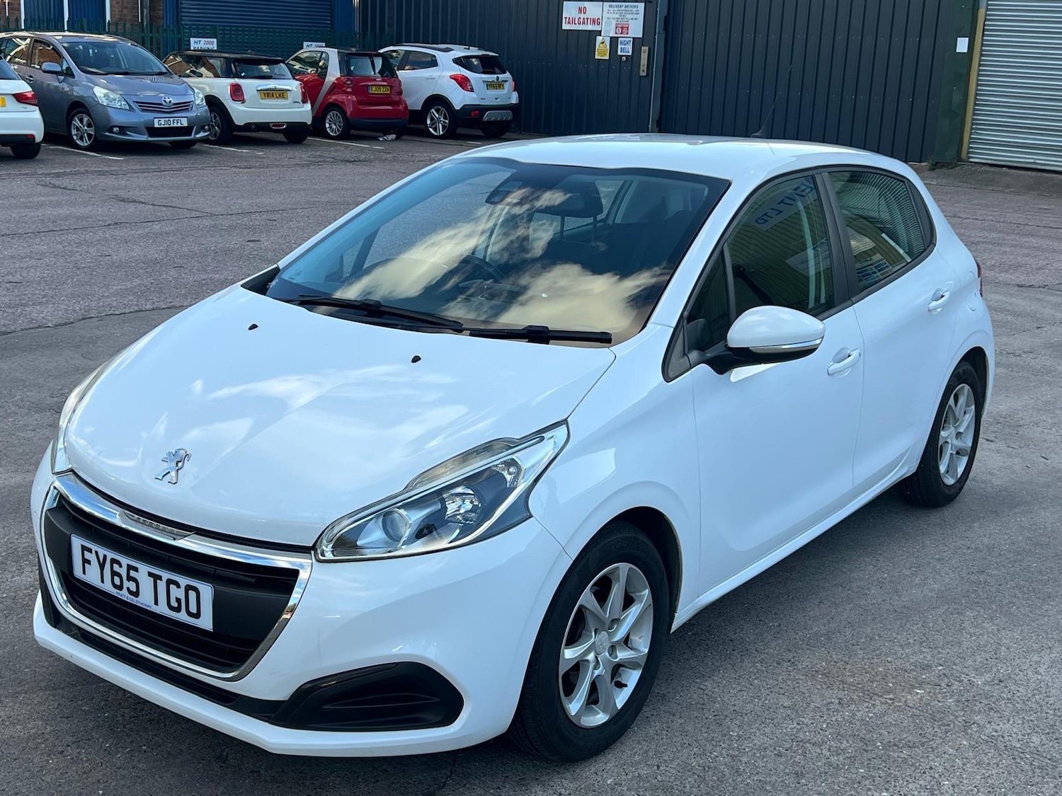 Used Peugeot 208 2015 for sale - 76171630: Photo 5