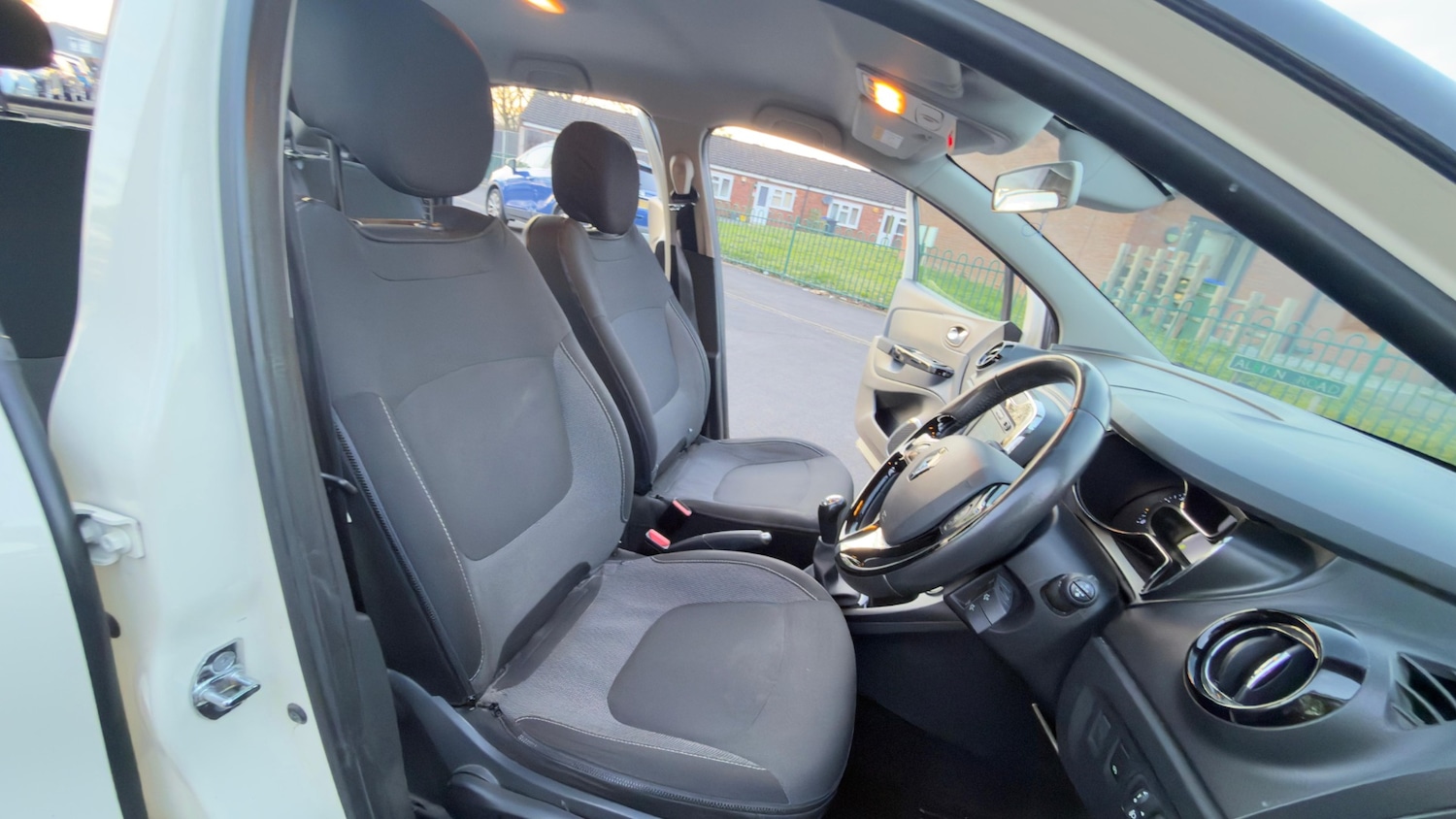 Used Renault Captur 2015 for sale - 78102194: Photo 29