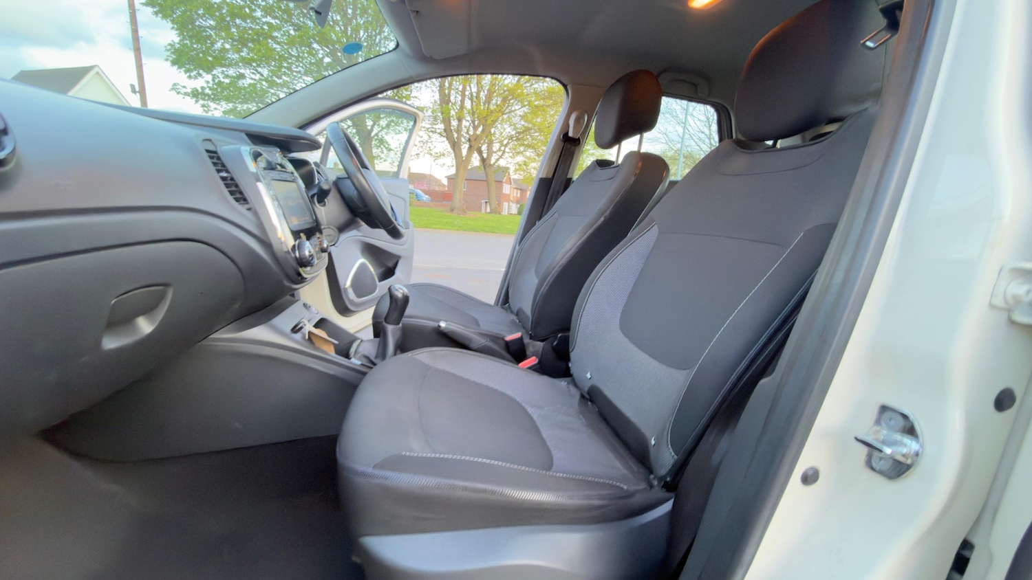 Used Renault Captur 2015 for sale - 78102194: Photo 32