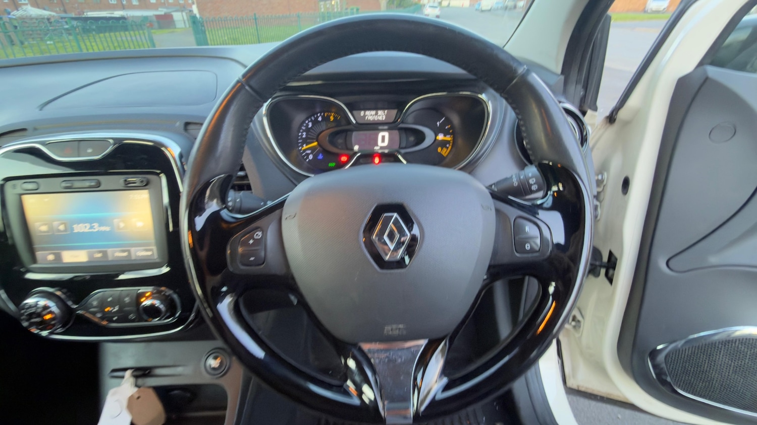 Used Renault Captur 2015 for sale - 78102194: Photo 37