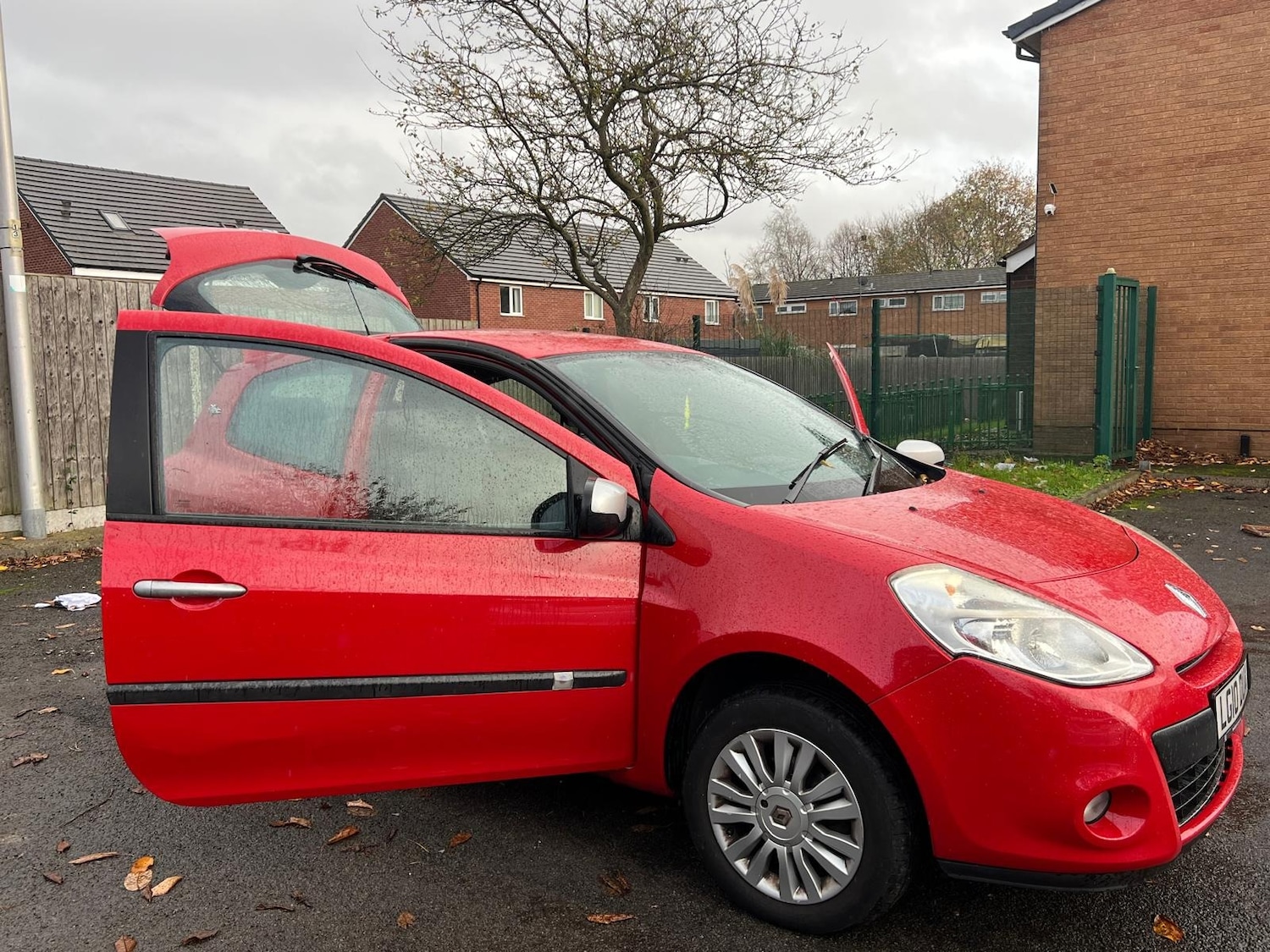 Used Renault Clio 2010 for sale - 76528129: Photo 17