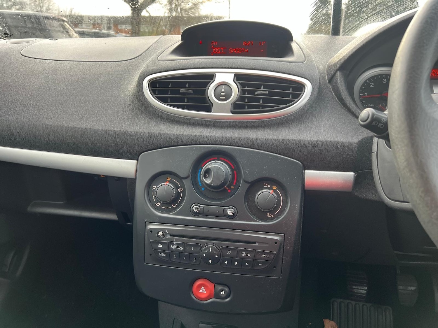 Used Renault Clio 2010 for sale - 76528129: Photo 18