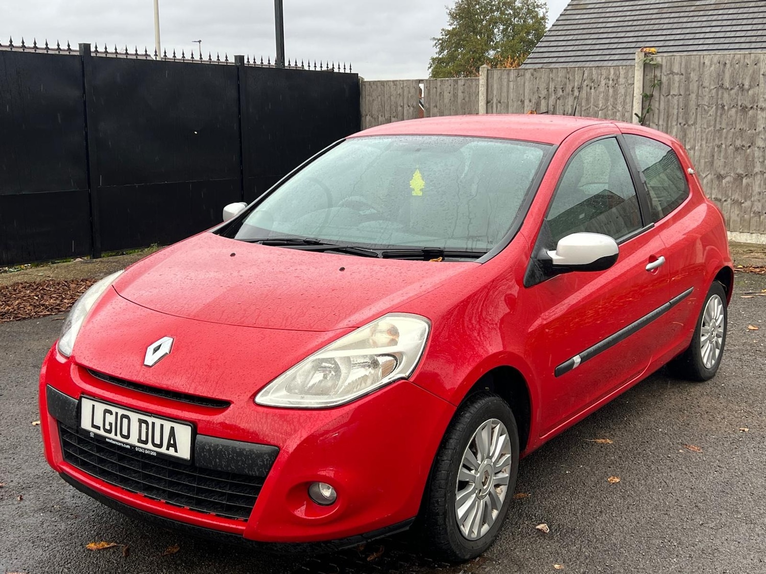 Used Renault Clio 2010 for sale - 76528129: Photo 2