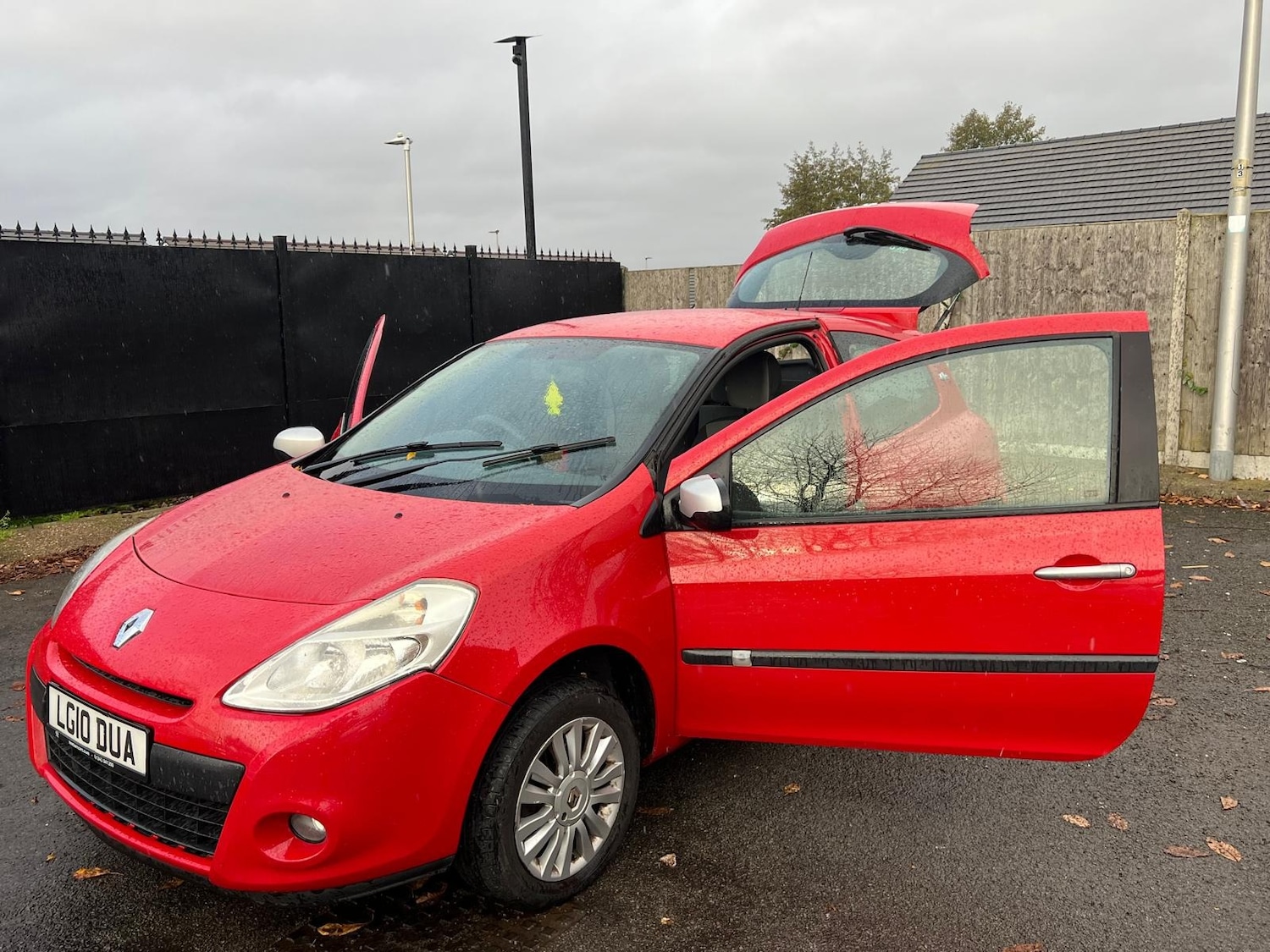 Used Renault Clio 2010 for sale - 76528129: Photo 23