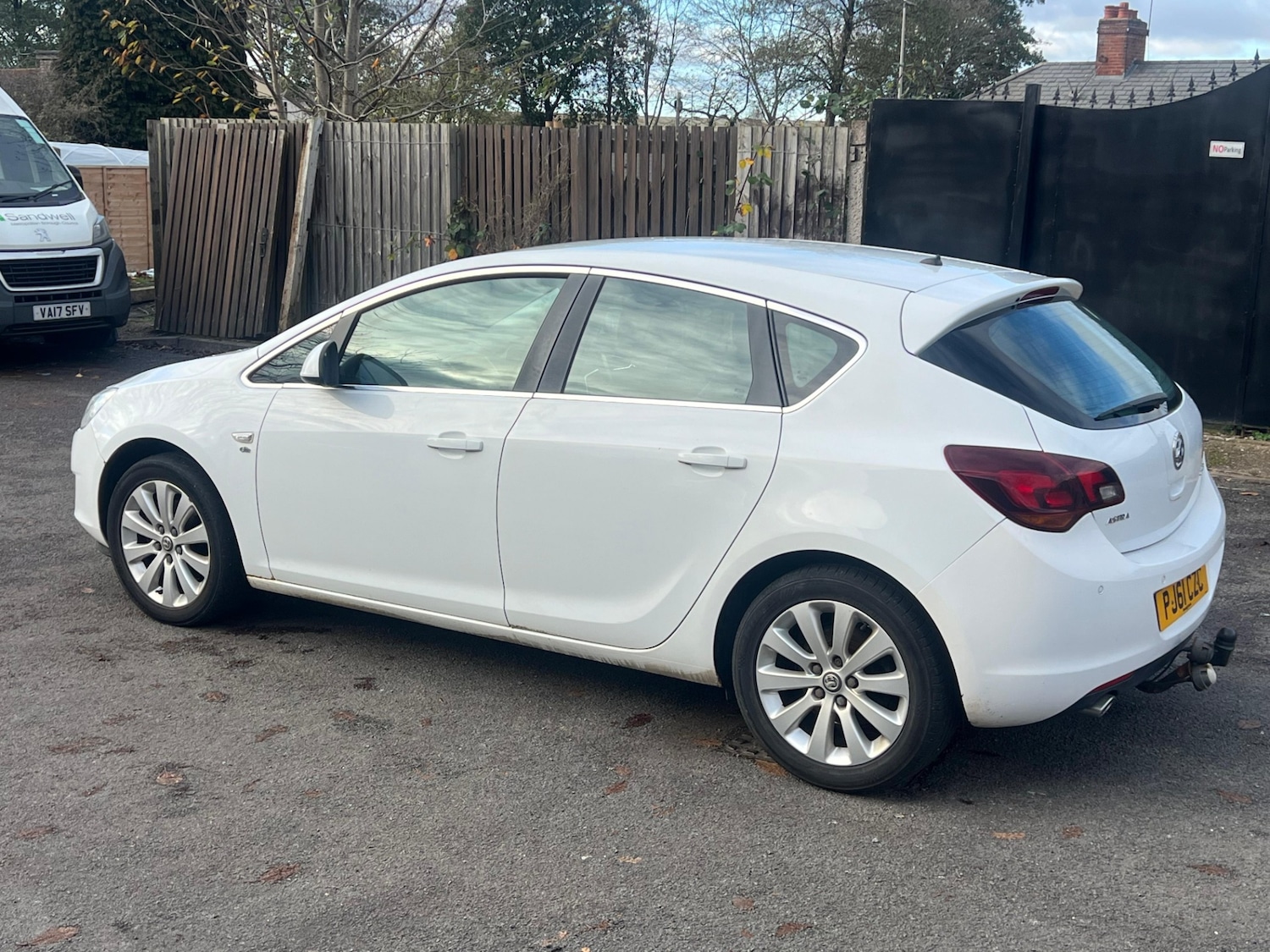 Used Vauxhall Astra 2012 for sale - 76446920: Photo 2