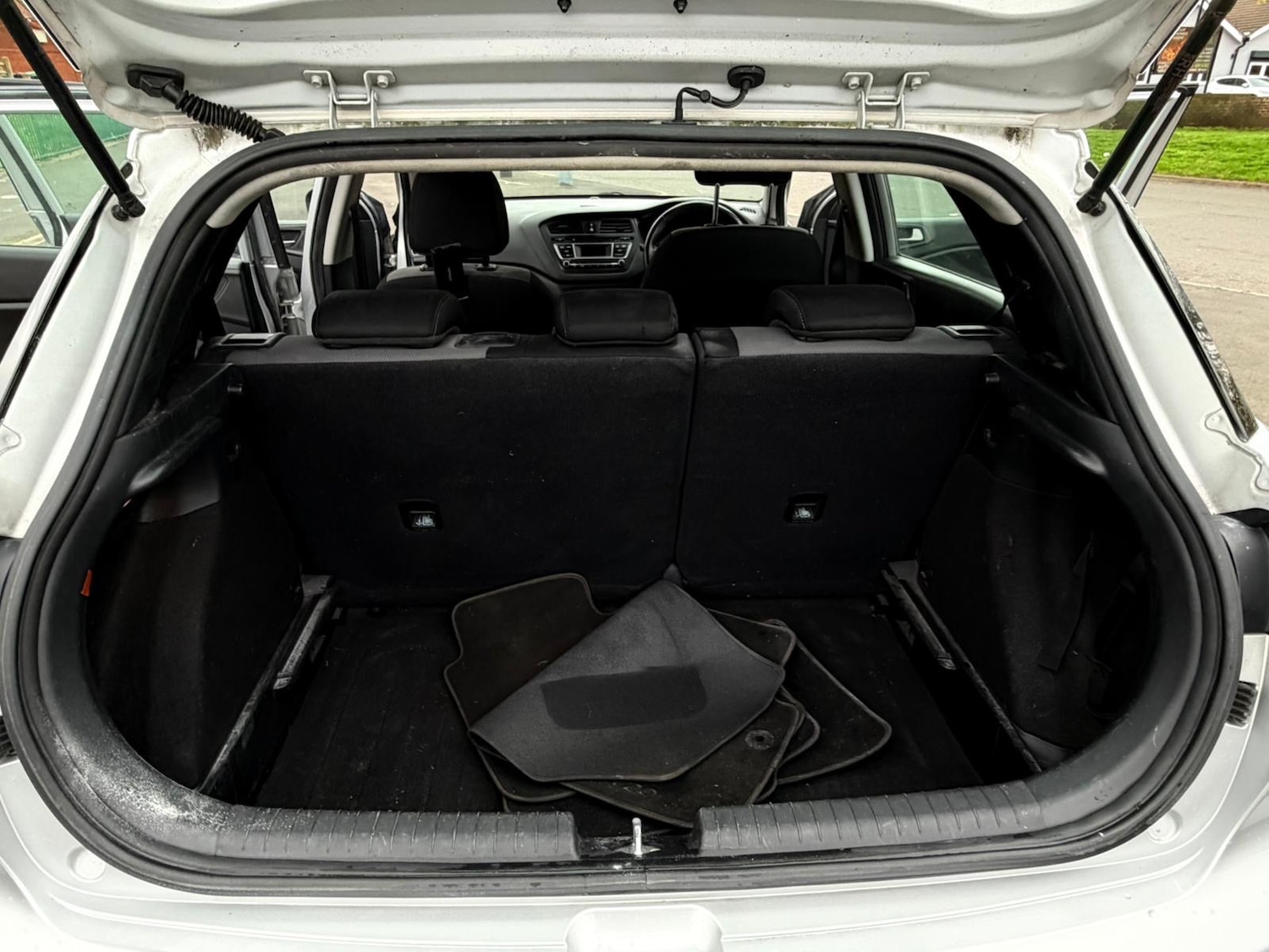 Used Hyundai i20 2018 for sale - 78131858: Photo 40