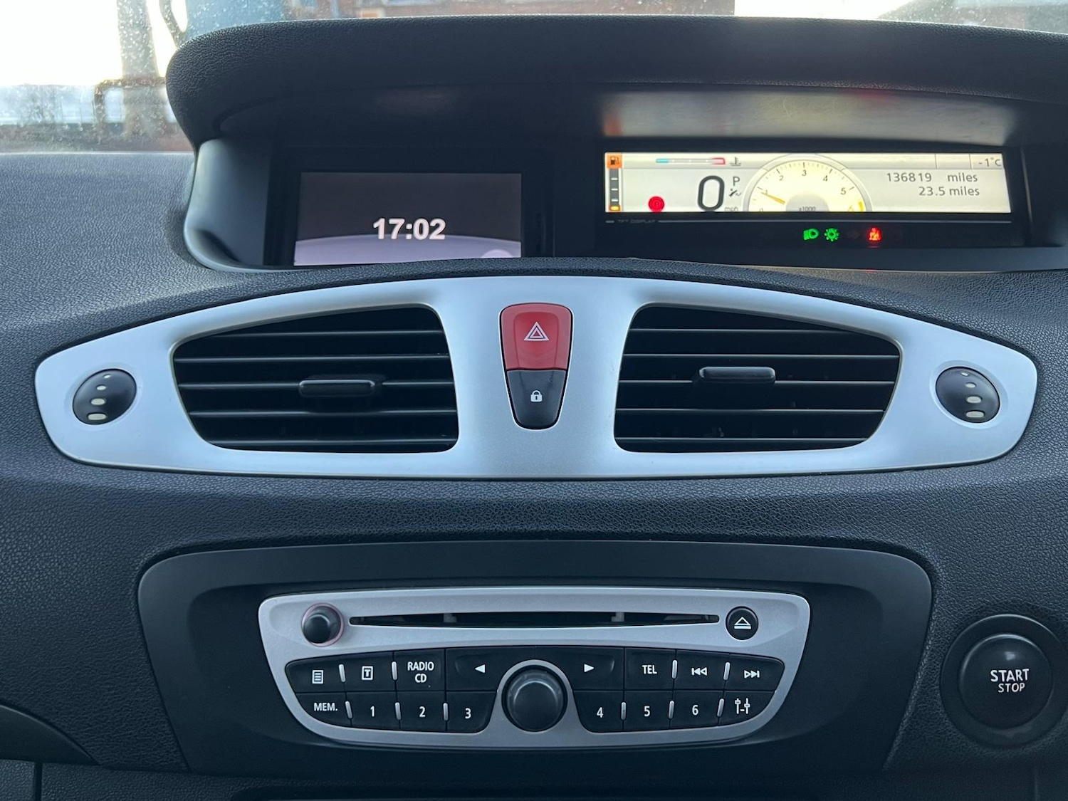 Used Renault Grand Scenic 2010 for sale - 77102475: Photo 31