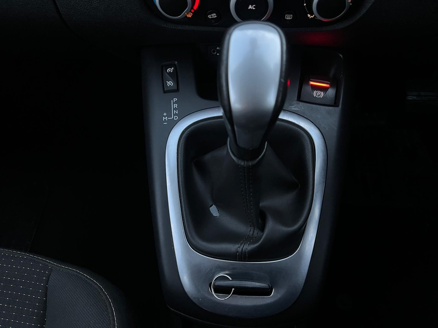 Used Renault Grand Scenic 2010 for sale - 77102475: Photo 35