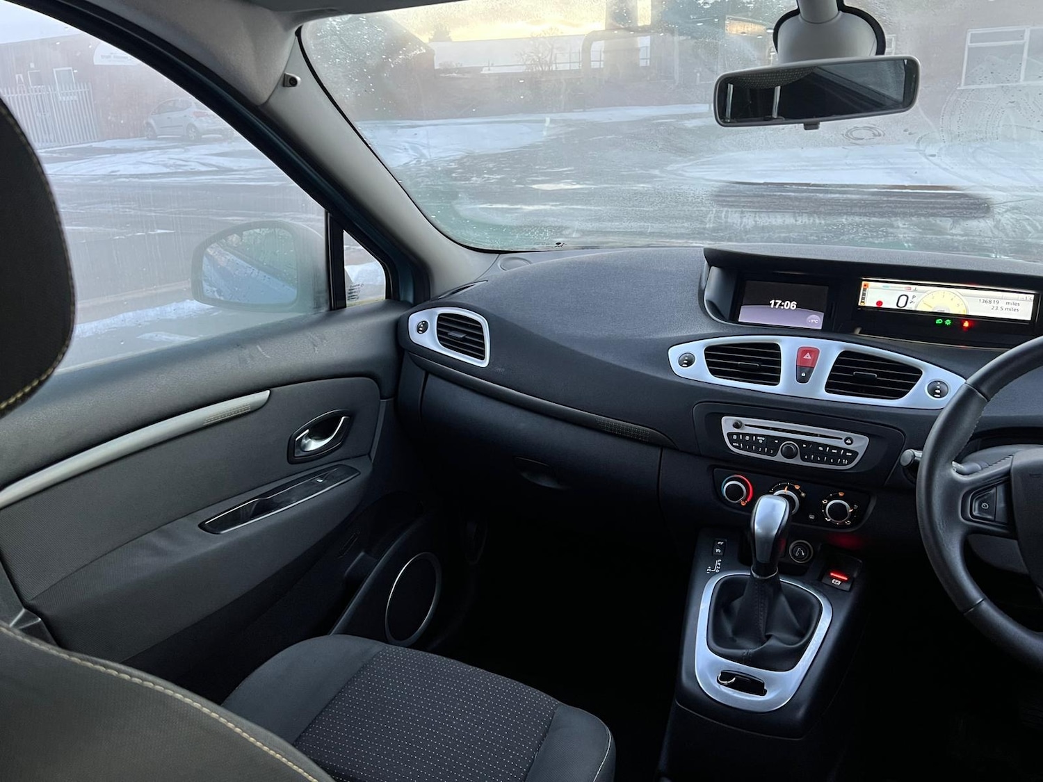 Used Renault Grand Scenic 2010 for sale - 77102475: Photo 36